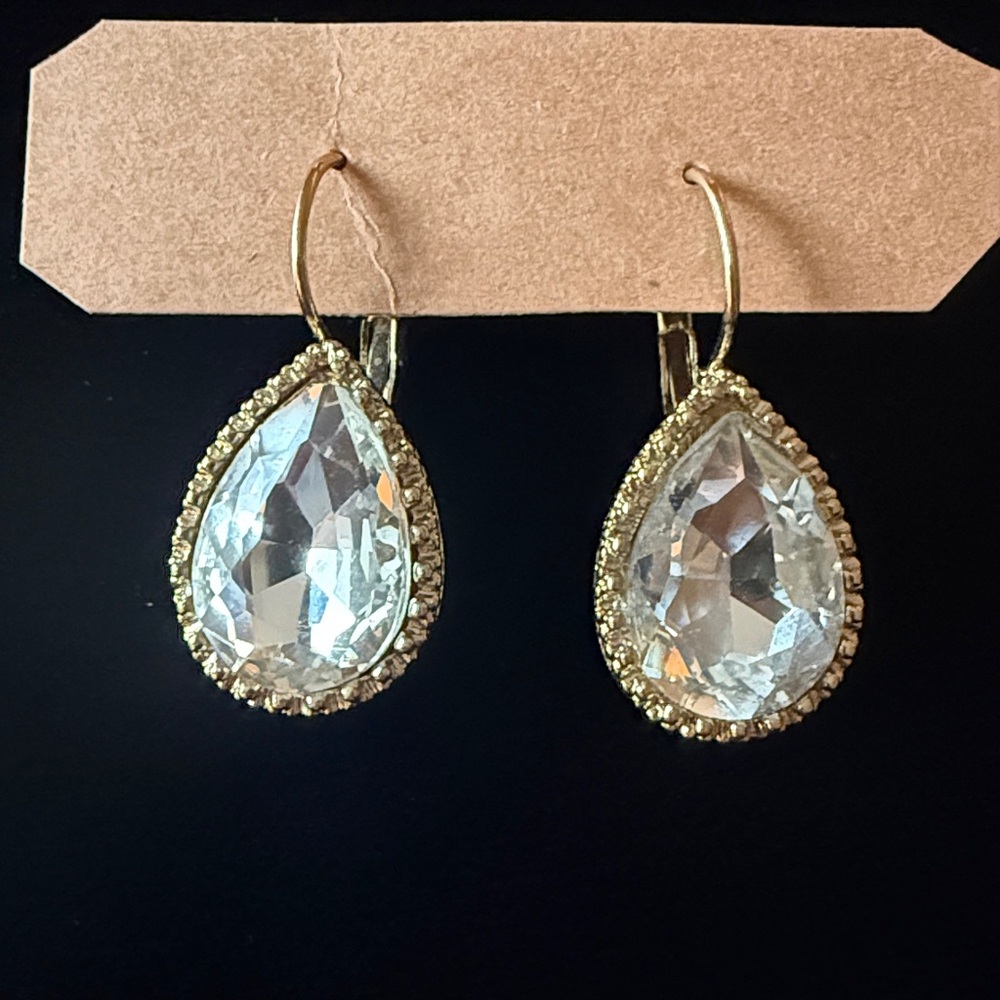 Crystal drop gold earrings✨